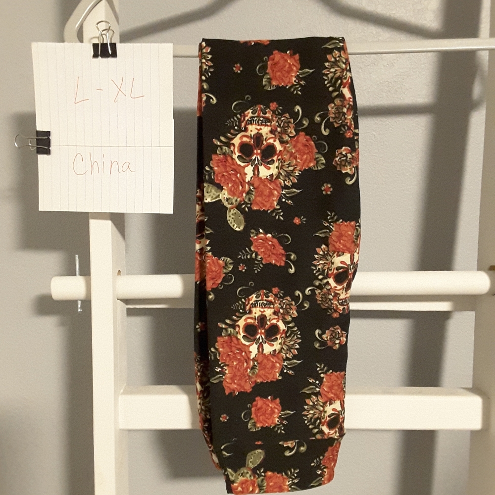 Kids Lularoe skull leggings L/XL